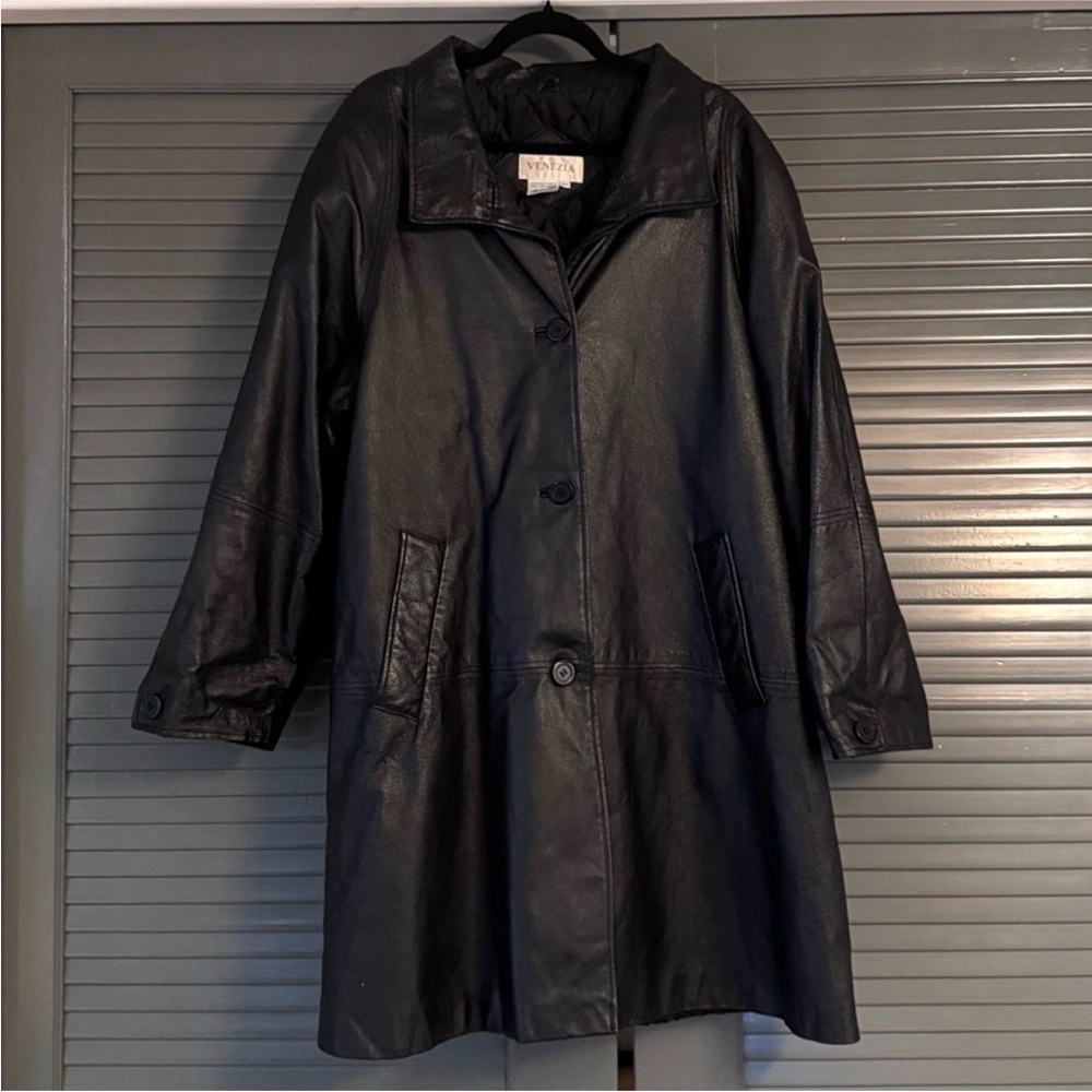 Venezia Vintage 90s Black Leather Button-Up Coat